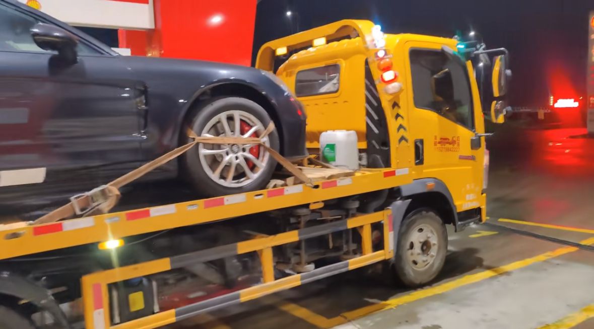百色行车途中遇到突发状况该如何呼叫道路救援？